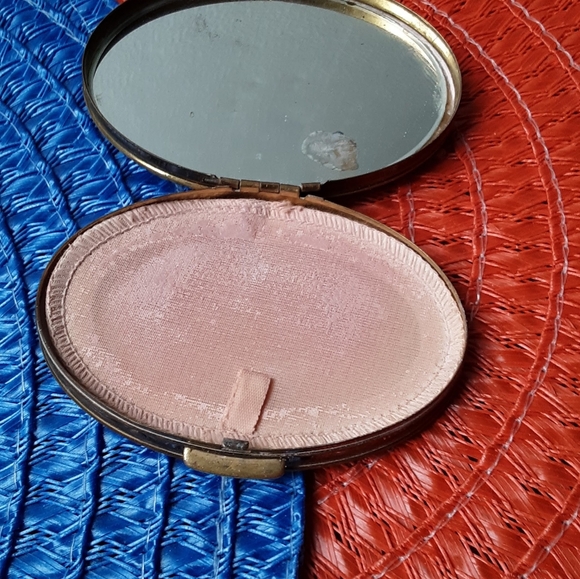 Rare Vintage Gilt Makeup Powder Puff Compact/with Multiple Color Stones - Picture 7 of 16